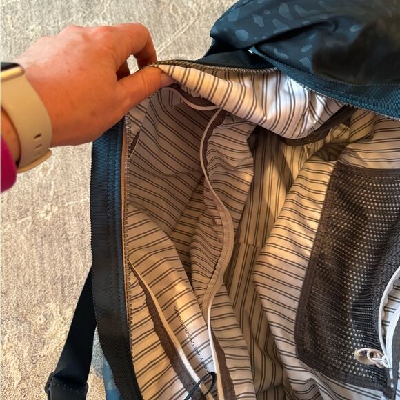 Lululemon Resolution Hobo Bag Teal - Picture 10 of 12